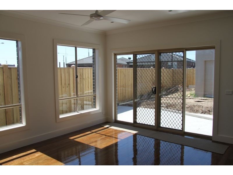 34 Bushlark Crescent, Williams Landing VIC 3027