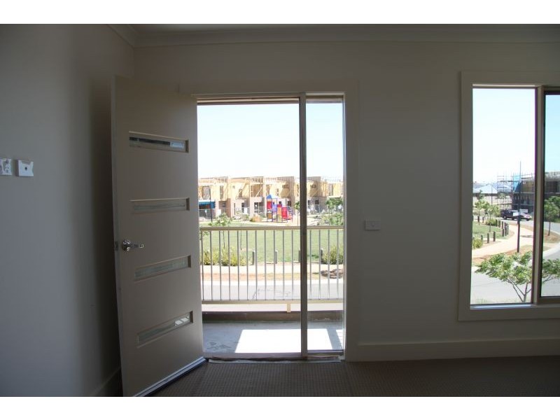 34 Bushlark Crescent, Williams Landing VIC 3027