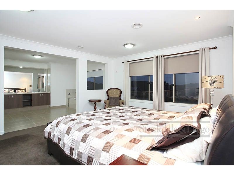 43 Niland Crescent, Point Cook VIC 3030