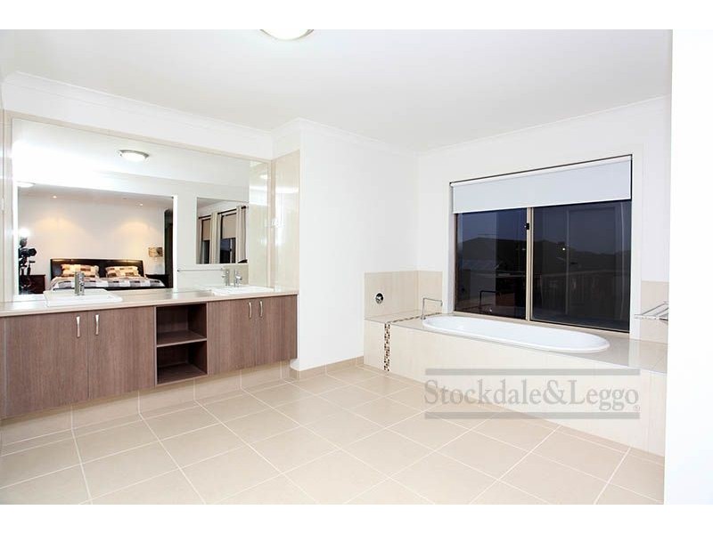 43 Niland Crescent, Point Cook VIC 3030