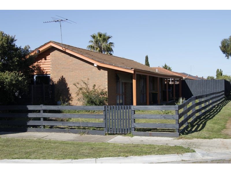 13 Bower Drive, Werribee VIC 3030
