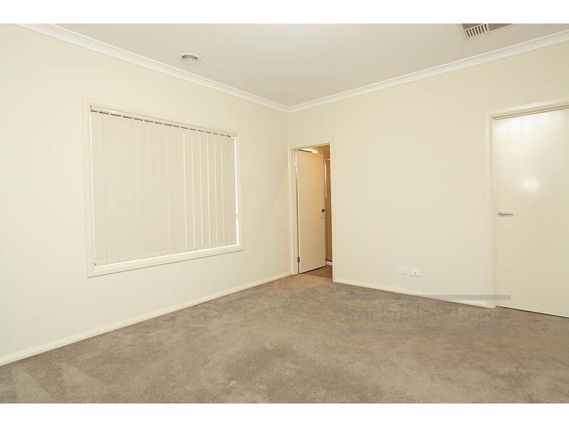 12 Hilderbrand Av, Williams Landing VIC 3027