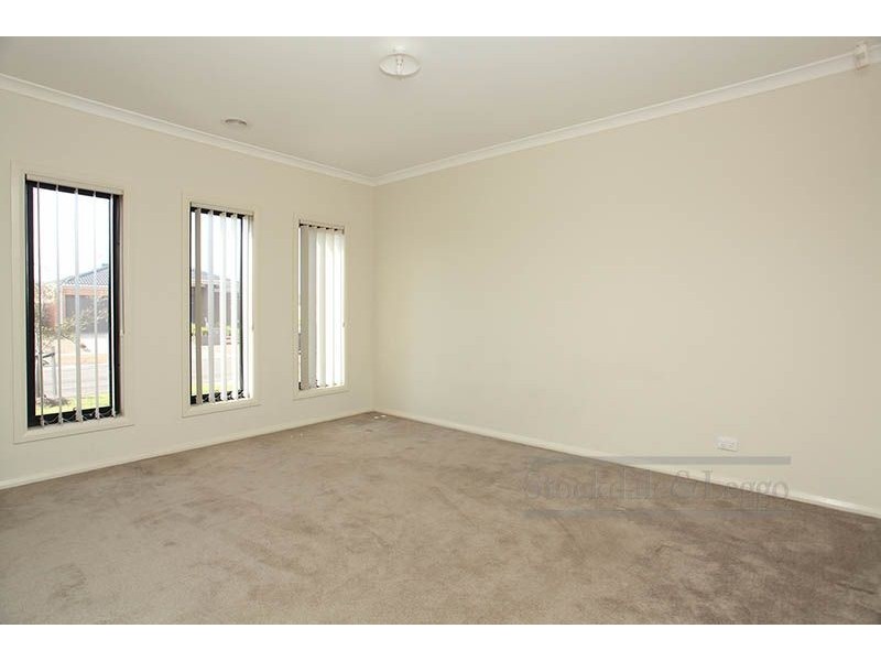 12 Hilderbrand Av, Williams Landing VIC 3027