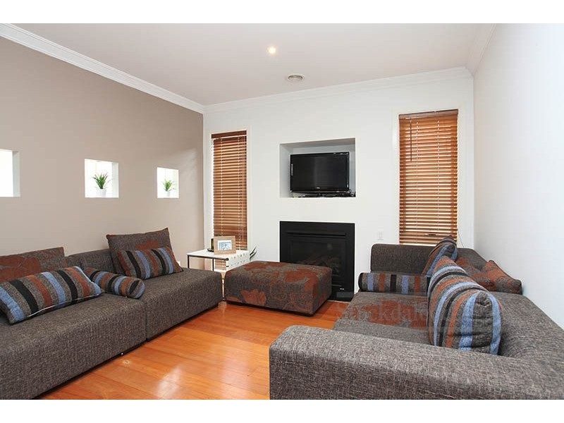 6 Blue Wren Drive, Williams Landing VIC 3027