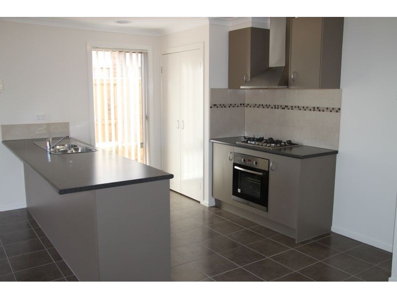 35 Holland Crescent, Truganina VIC 3029