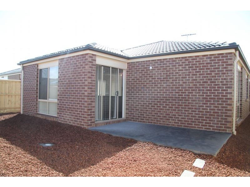 35 Holland Crescent, Truganina VIC 3029