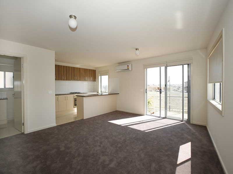 1/61 Central Park Avenue, Point Cook VIC 3030