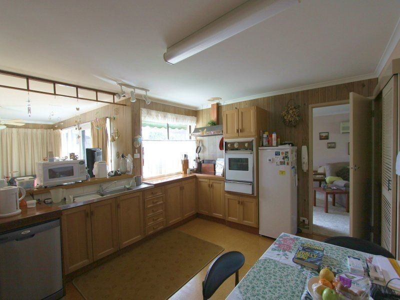 8 Barrot Avenue, Hoppers Crossing VIC 3029