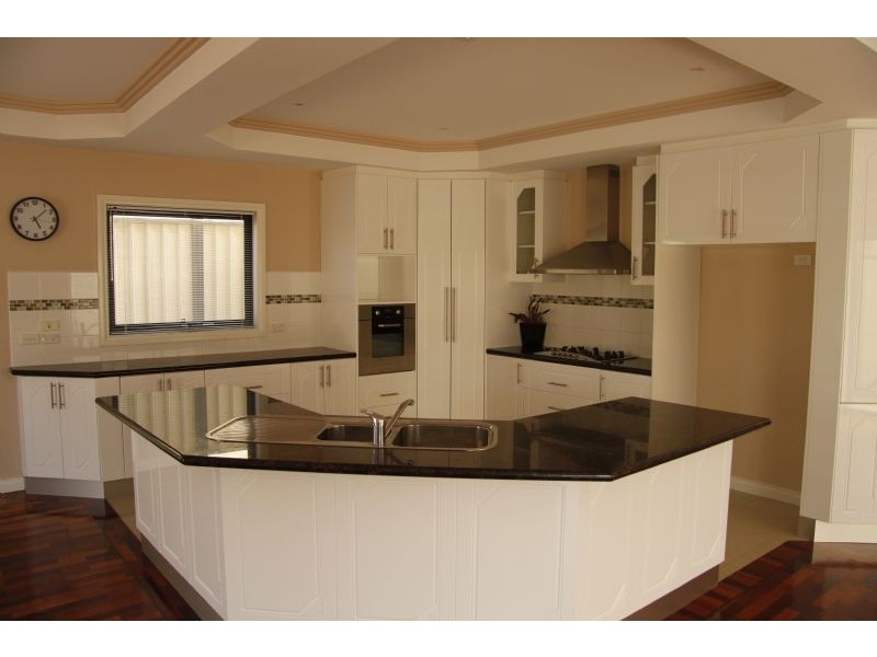93 Hemsley Promenade, Point Cook VIC 3030
