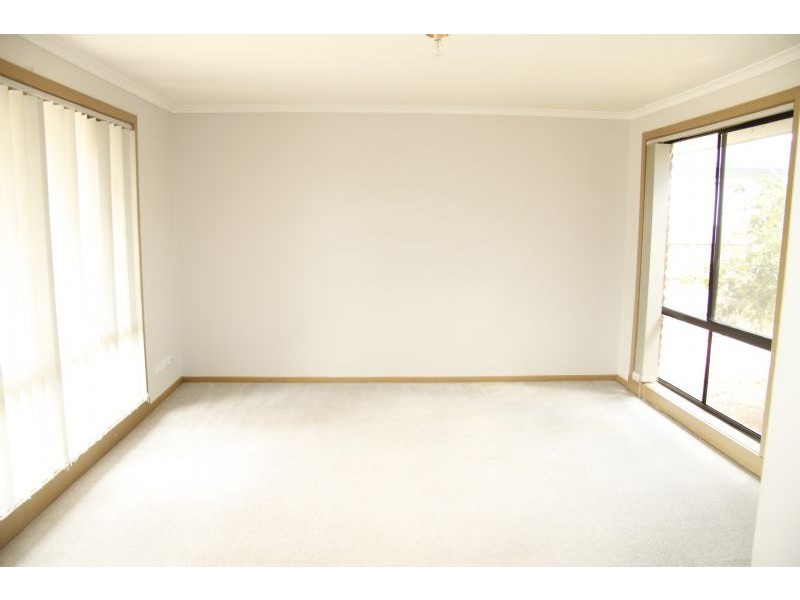 24 Kathleen Crescent, Hoppers Crossing VIC 3029