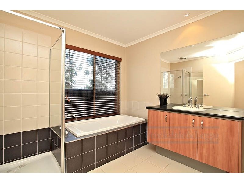 35 Menzies Avenue, Point Cook VIC 3030