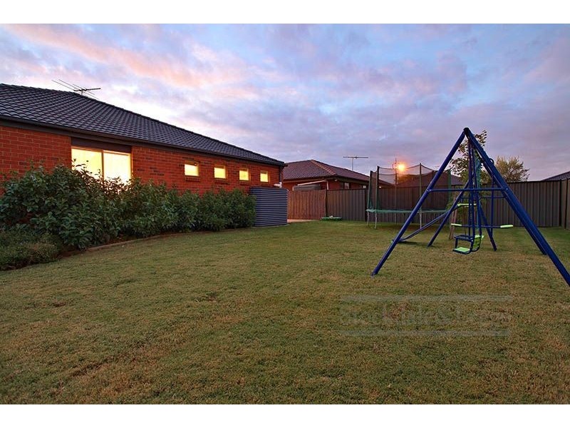35 Menzies Avenue, Point Cook VIC 3030