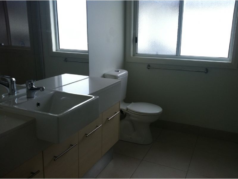 33 Mont Clair Street, Sanctuary Lakes VIC 3030