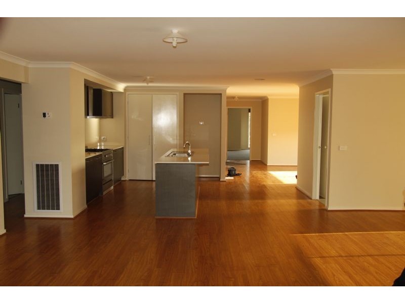 5 Nevis Place, Taylors Hill VIC 3037