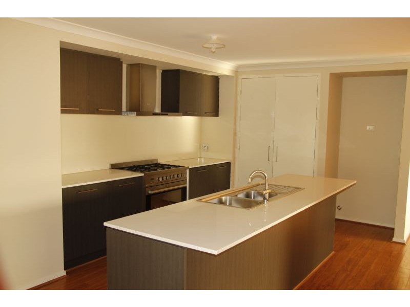 5 Nevis Place, Taylors Hill VIC 3037
