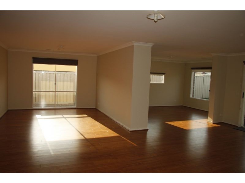 5 Nevis Place, Taylors Hill VIC 3037