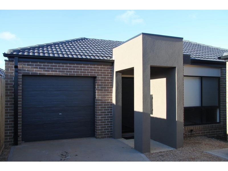 2/58 Torita Way, Truganina VIC 3029