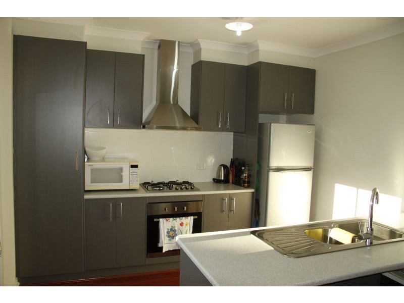 2/58 Torita Way, Truganina VIC 3029