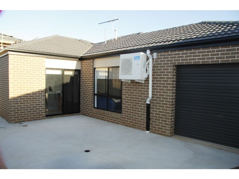 2/58 Torita Way, Truganina VIC 3029