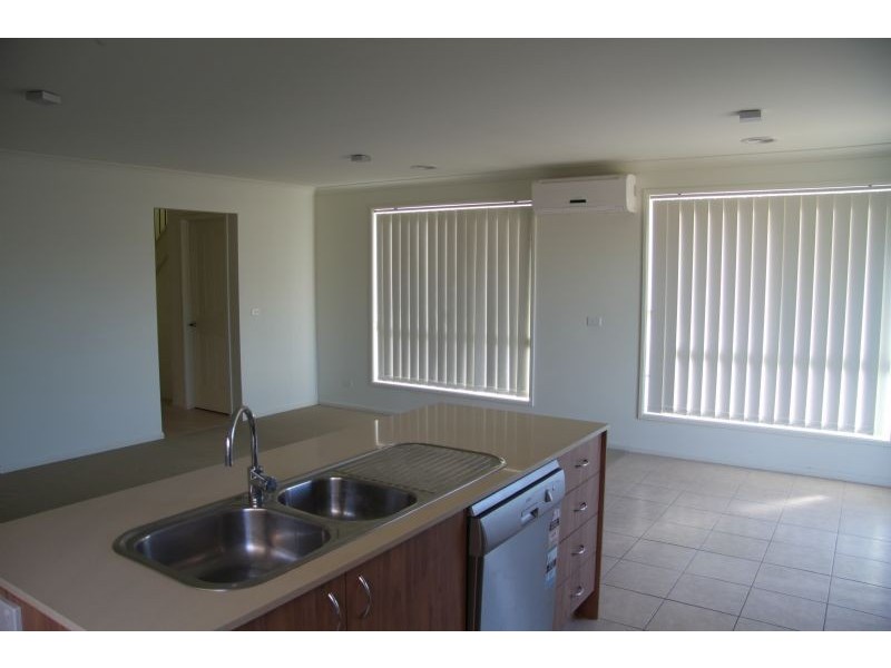 32 Misty Meadows Grove, Truganina VIC 3029