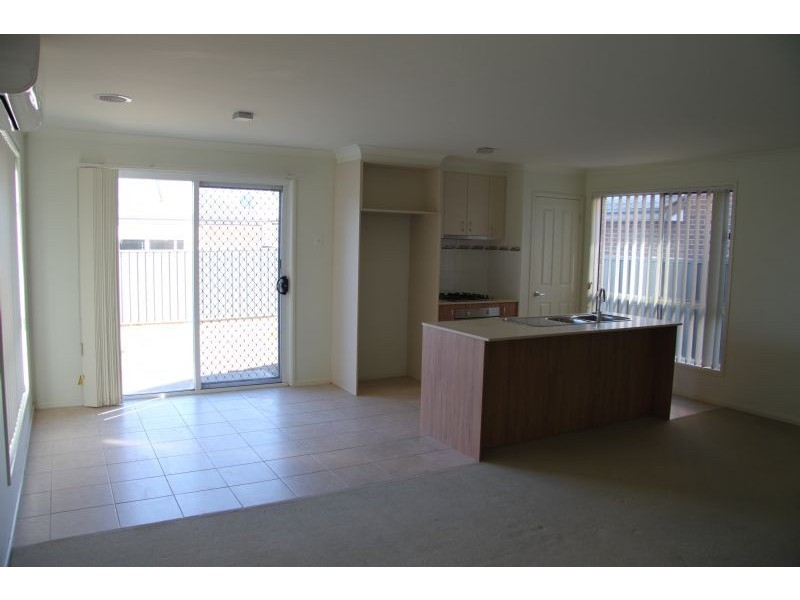 32 Misty Meadows Grove, Truganina VIC 3029