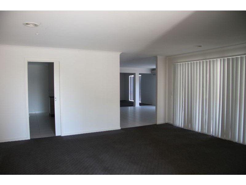 3 Kingbird Ave, Tarneit VIC 3029