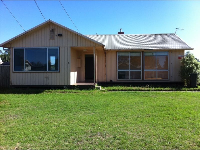 1 McNamara Rd, Laverton VIC 3028