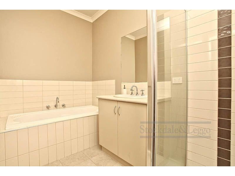 2/77 Honour Avenue, Wyndham Vale VIC 3024