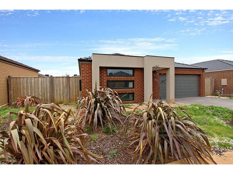 8 Shoveler Close, Williams Landing VIC 3027