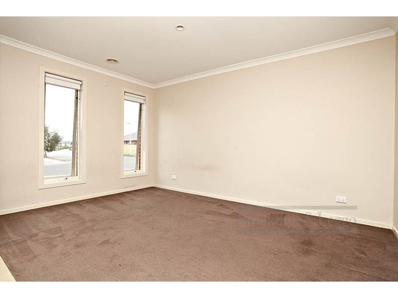 10 Poa Link, Wyndham Vale VIC 3024