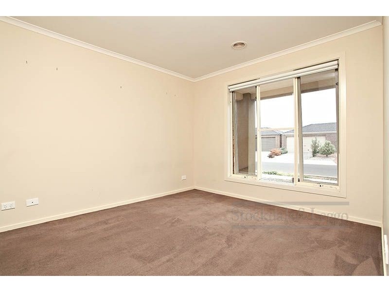 10 Poa Link, Wyndham Vale VIC 3024