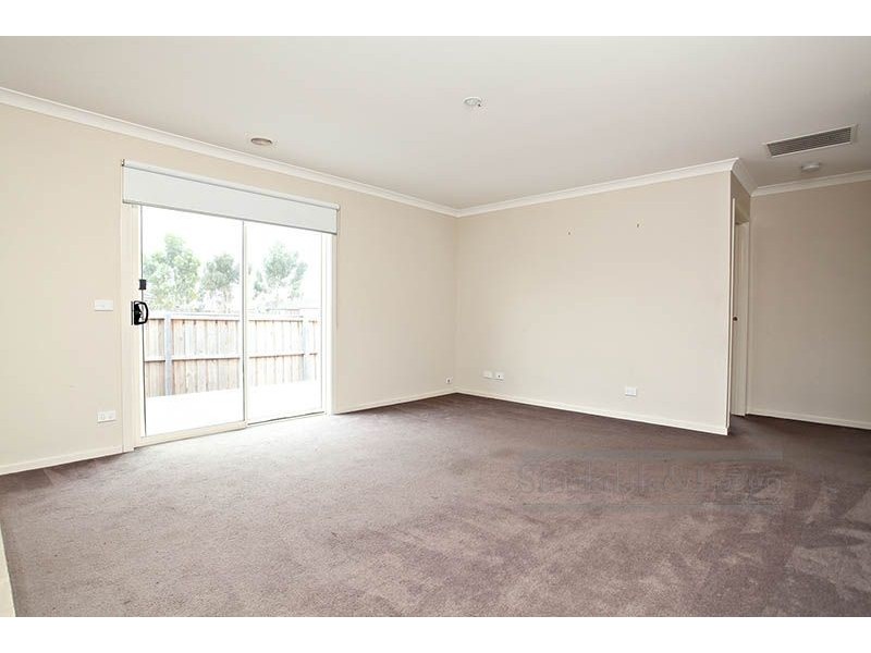 10 Poa Link, Wyndham Vale VIC 3024