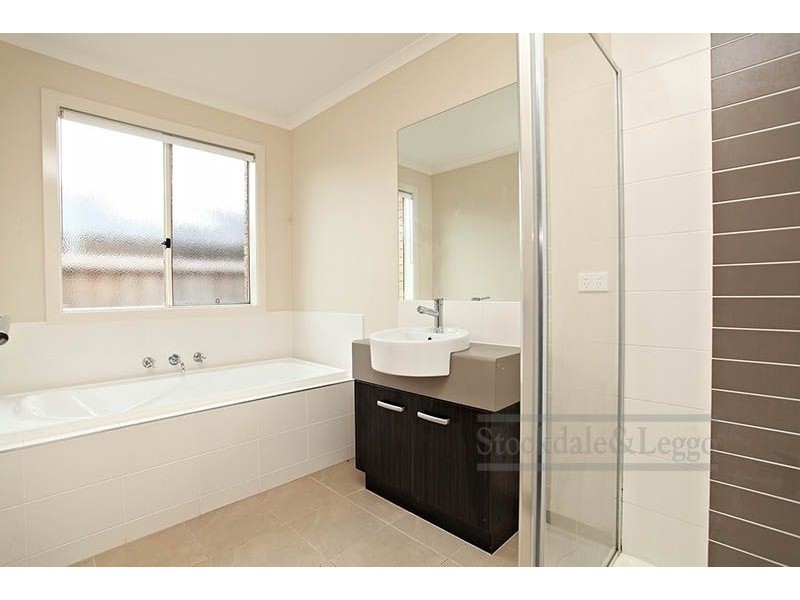 10 Poa Link, Wyndham Vale VIC 3024