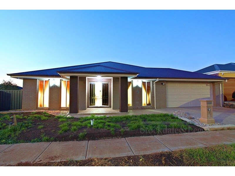 7 Carisbrook Circuit, Truganina VIC 3029