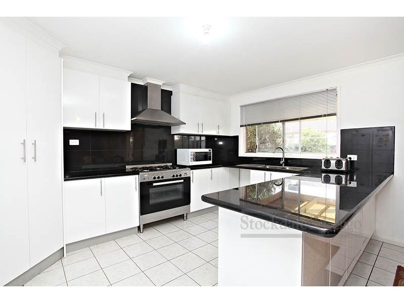 4 Alsace Avenue, Hoppers Crossing VIC 3029