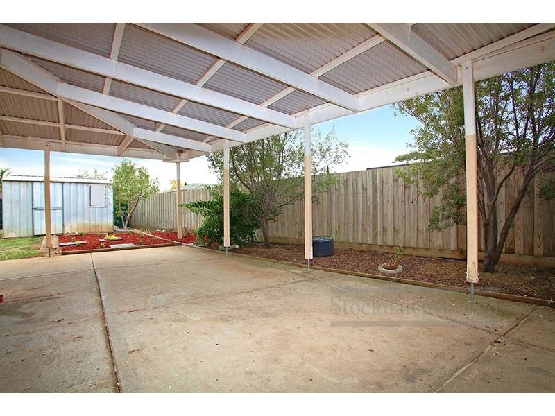 4 Alsace Avenue, Hoppers Crossing VIC 3029
