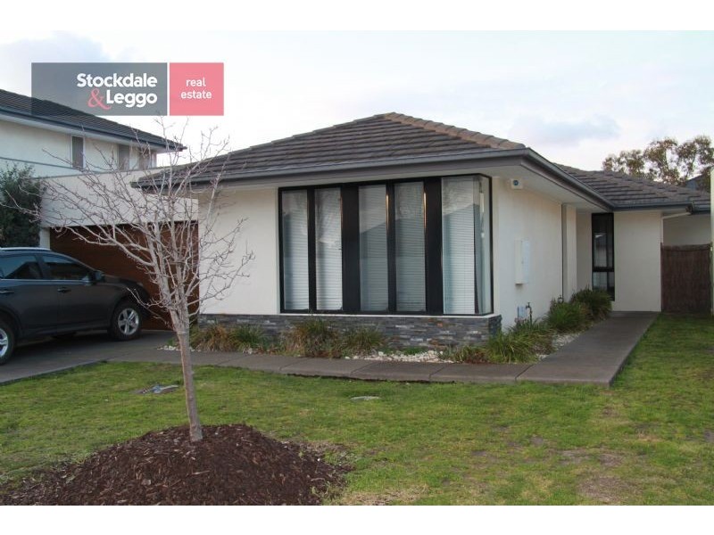 15 Signature Blvd, Sanctuary Lakes VIC 3030
