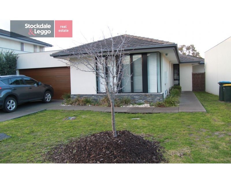15 Signature Blvd, Sanctuary Lakes VIC 3030