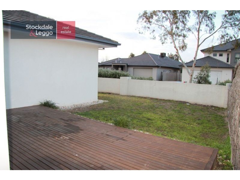 15 Signature Blvd, Sanctuary Lakes VIC 3030