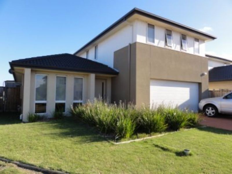 10 Montclair Street, Sanctuary Lakes VIC 3030