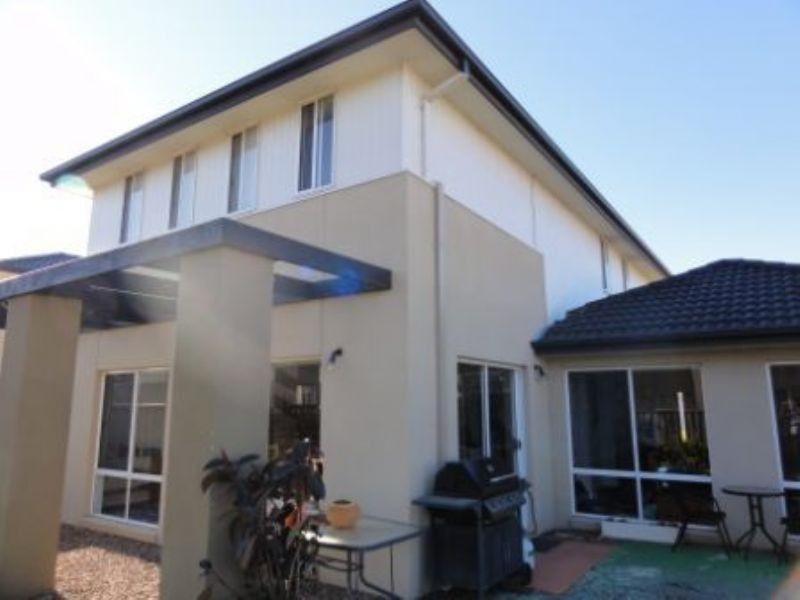 10 Montclair Street, Sanctuary Lakes VIC 3030