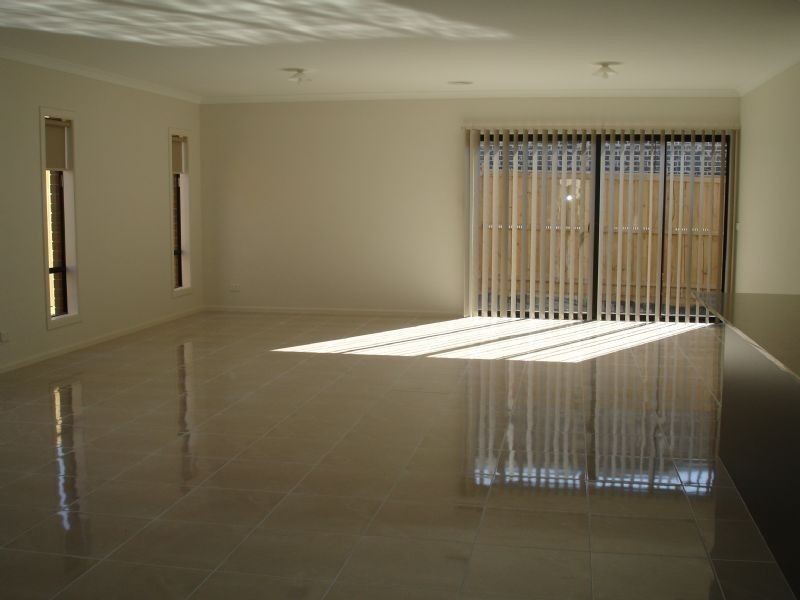 8 Kenton Ave, Williams Landing VIC 3027