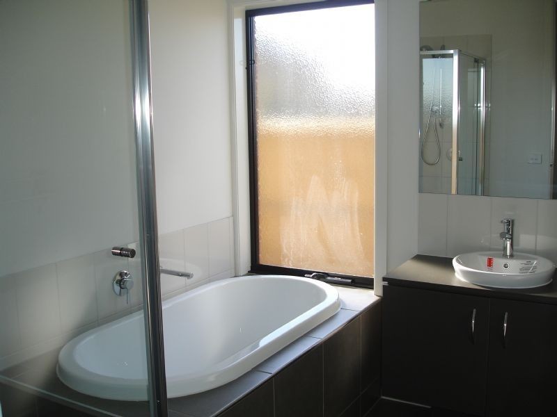 8 Kenton Ave, Williams Landing VIC 3027