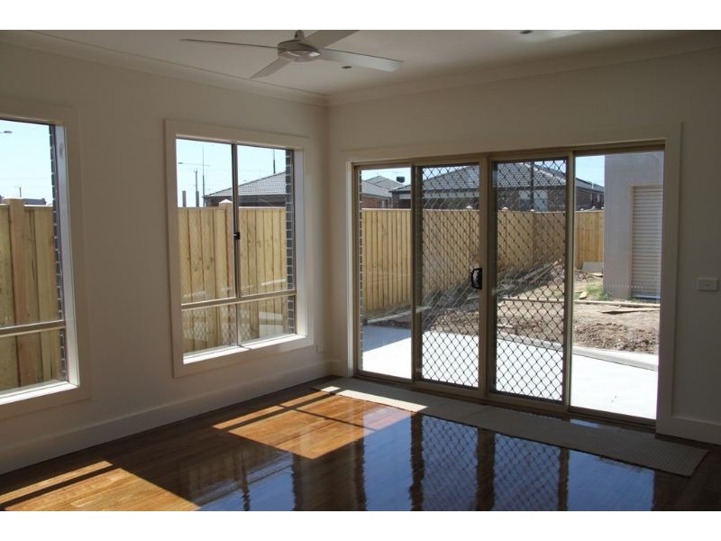 34 Bushlark Crescent, Williams Landing VIC 3027