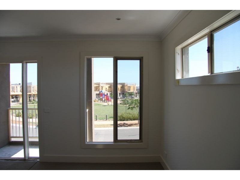 34 Bushlark Crescent, Williams Landing VIC 3027