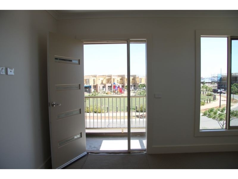 34 Bushlark Crescent, Williams Landing VIC 3027