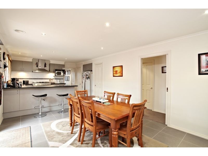 10 Bridlepath Drive, Truganina VIC 3029