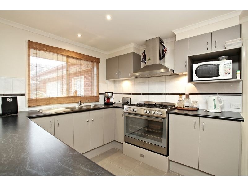 10 Bridlepath Drive, Truganina VIC 3029