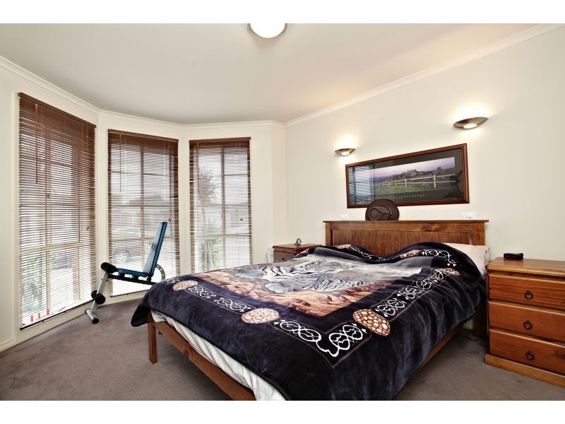 10 Bridlepath Drive, Truganina VIC 3029