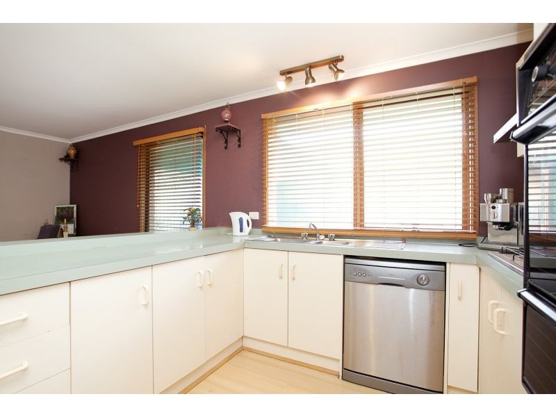 48 Kathleen Crescent, Hoppers Crossing VIC 3029